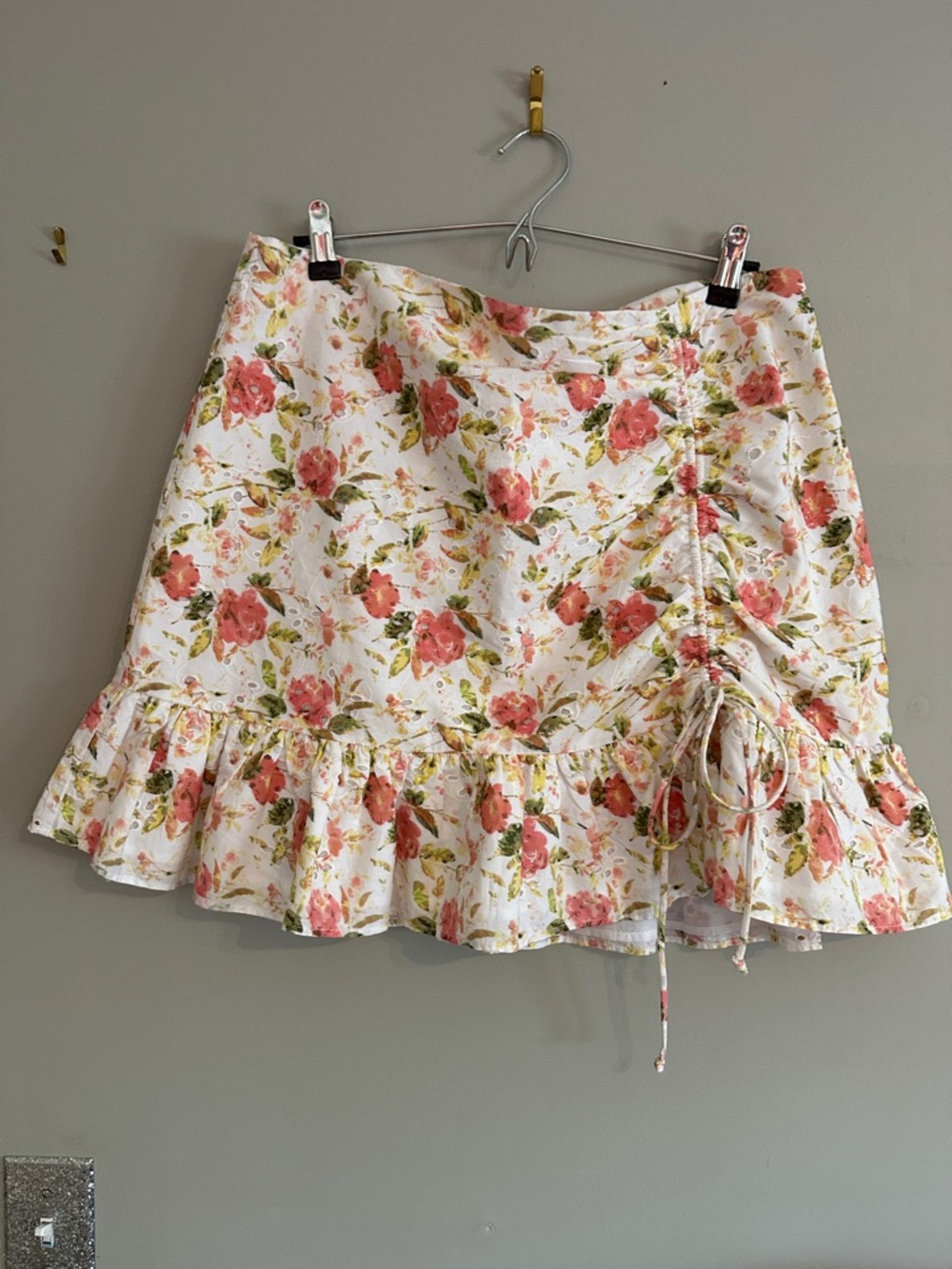 Zara White Mini Skirt with Pink Floral Print